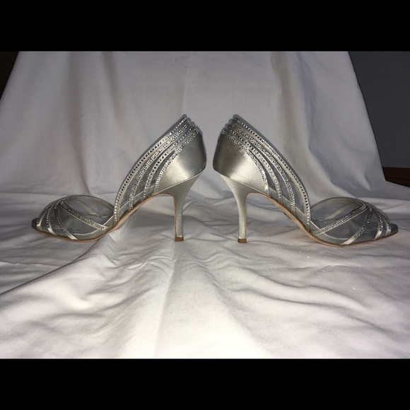 Silver rhinestone Badgley Mischka Heel - Picture 4 of 4